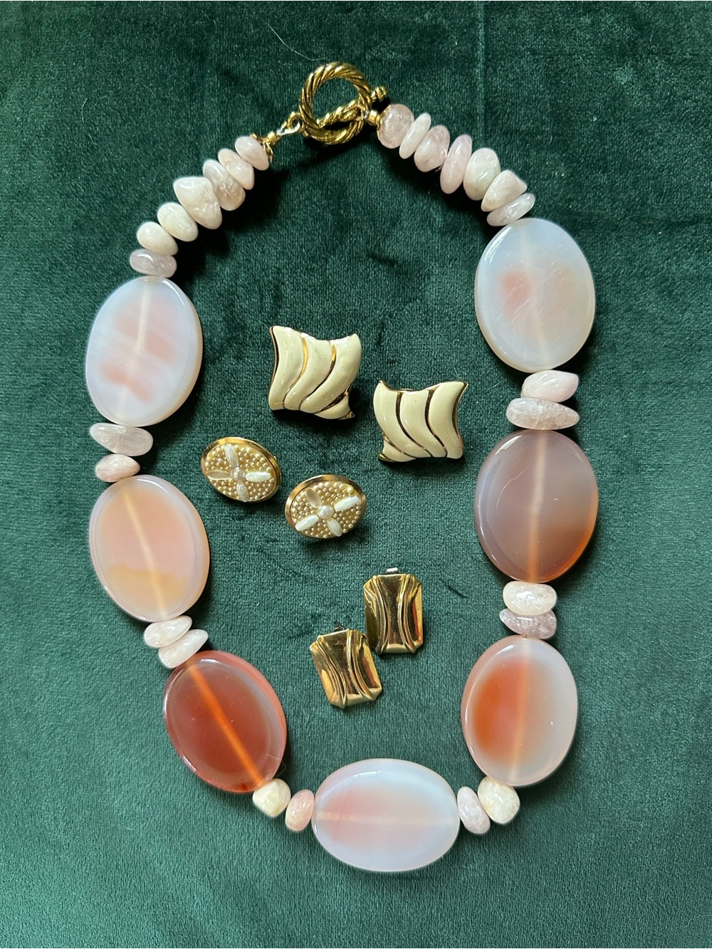 American Vintage Pink and Gold Oval Agate Necklace and earrings lot